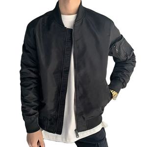 Blouson élégant en satin pour hommes, col montant côtelé, design de rue, blouson d'hiver noir à fermeture éclair, enduit de polyester à une couche - Product Image 3