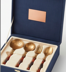 Juego de cubiertos vintage de latón con mango de madera, resistente al óxido, ideal para uso en catering y uso doméstico. - Product Image 6
