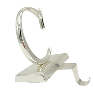 Elegante Soporte para Calcetines Navideños con Forma de Reno, Acabado Plateado, de Aluminio, Gancho Decorativo para Chimenea y Hogar - Product Image 4