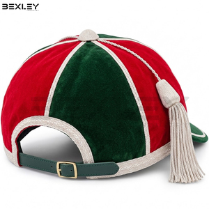 Gorra de Honor Clásica con Borla y Cresta Plateada para Equipos Deportivos Escolares, Logotipo Personalizado Bordado, Terciopelo Verde y Rojo - Product Image 4