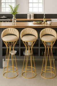 Taburete de Bar Moderno de Terciopelo Rosa con Patas de Madera y Base de Metal Dorado, Diseño Contemporáneo para Muebles de Bar en el Hogar - Product Image 4