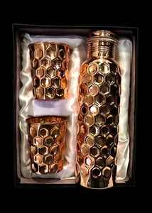 Elegante Juego de Botella de Agua de Cobre con Forma de Diamante y Dos Vasos, Apto para Lavavajillas, Ecológico, Irrompible y de Diseño Compacto - Product Image 2