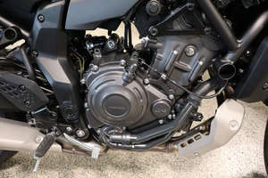 ENVÍO GRATUITO Nueva Motocicleta Deportiva Yamaha MT-07 2025 de 689cc y 6 Velocidades + Casco Gratis - Product Image 4