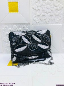 Sac à main de soirée luxueux fait main en satin, orné de perles et de paillettes, pour femmes |   Sac à bandoulière brodé pour soirée et mariage avec chaîne - Product Image 4