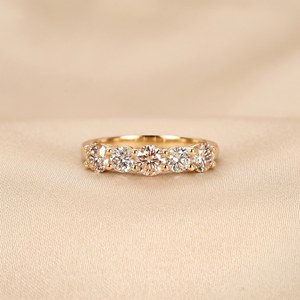 Bague en diamant rose et blanc cultivé en laboratoire |   Bague en or 10 carats avec diamant rond pour femme |   Bijoux en diamant alternés |   Cadeau de mariage élégant - Product Image 1