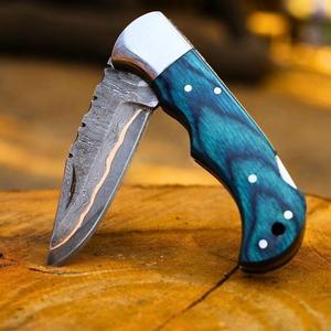 Cuchillo plegable personalizado de acero de Damasco con punta de cuchillo tipo Drop Point, mango azul, espesor de hoja de 0.6 mm, cuchillos de bolsillo a un precio razonable. - Product Image 4