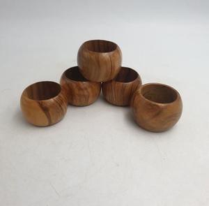 Anneaux de serviette en bois personnalisés de luxe, design unique, pour décoration de table rustique de mariage ou de fête de Pâques, vente en gros - Product Image 1