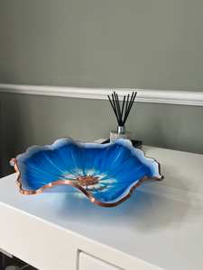 Grande coupelle en résine bleue de qualité supérieure, faite à la main, avec des flocons dorés, idées de décoration pour la maison, coupelle décorative, idées de cadeaux - Product Image 5