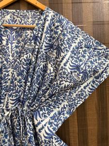 Vestido Maxi Kaftan de Algodón Azul con Estampado Floral para Mujer, Ligero, para Playa, Verano, Estilo Boho, con Mangas Murciélago y Cuello en V - Product Image 3