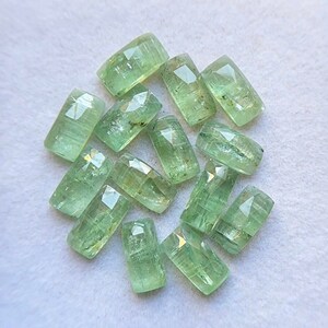 Cianita verde tallada en forma de rosa, piedras rectangulares de base plana, lote de 15 piezas, piedras de cianita verde natural para la fabricación de joyas. - Product Image 2