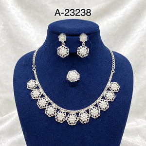 Conjunto de Joyería Certificada MOLL JEWELLERS 2024, Moderno, de Inspiración India y Africana, Chapado en Platino, Aleación de Zinc, con Circonitas - Product Image 2