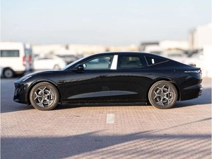 Ly Nk & C O Z 10 2024 MAX Sedán AWD - NEGRO por fuera, MARRÓN por dentro, Batería de Litio, R18, Eléctrico, Cuatro Ruedas - Product Image 2