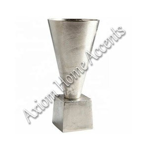 Elegante jarrón de Metal de aluminio, diseño moderno hecho a mano por Axiom Home Accents para una decoración única y elegante para el hogar, esmalte transparente - Product Image 6