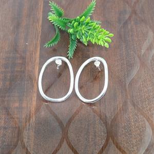 Pendientes de Aro Ovalados Irregulares Minimalistas, Plata de Ley 925, Pendientes Geométricos Ovalados Hechos a Mano, Joyería Moderna y Sencilla para Mujer - Product Image 5