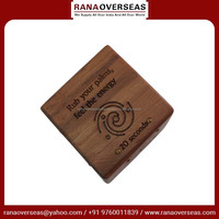 Cube de relaxation en bois élégant et moderne, fabriqué à la main, écologique, de haute qualité, méditation, soulagement du stress, décoration élégante pour la maison, gravé