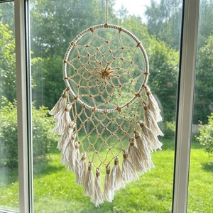 Attrape-rêves artisanal en crochet avec grandes plumes blanches, décoration murale bohème pour chambre à coucher, ornement décoratif pour une maison paisible - Product Image 3