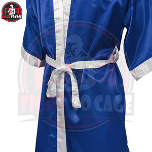 Robe de boxe sur mesure de qualité supérieure pour adulte, bleue avec détails blancs, pour homme, pour la marche sur le ring de boxe. - Product Image 5