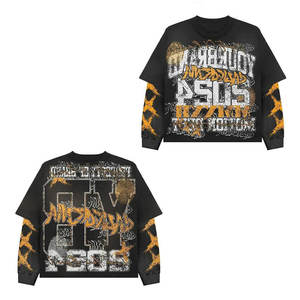 Camiseta de doble manga con estampado sublimado audaz para un estilo moderno, gráfico minimalista de transferencia de calor en la manga superpuesta. - Product Image 4