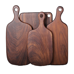 Tabla de cortar pequeña de madera Muso con logotipo personalizable, tabla para cortar carne y pan de nogal oscuro con mango de madera de nogal - Product Image 4