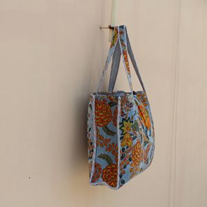 Sac fourre-tout en coton matelassé fait main, taille moyenne, fermeture éclair vintage, longue anse d'épaule, réutilisable pour le shopping et les voyages - Product Image 4
