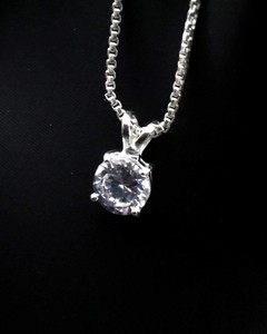 Collier pendentif solitaire classique en CZ, zircone cubique de taille ronde, chaîne en argent, bijoux élégants et minimalistes, cadeau pour femmes - Product Image 3