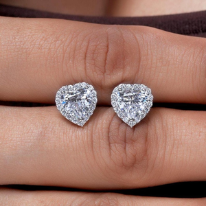 Élégantes boucles d'oreilles clous en forme de cœur avec halo de diamants de laboratoire, 2,43 carats, diamants solitaires certifiés IGI, taille ronde, bijoux cadeau - Product Image 4