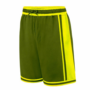 Shorts de sport pour hommes personnalisés avec logo imprimé sur le devant, en tissu satiné, motif rayé cargo, style urbain, respirant et écologique, mi-longueur - Product Image 2