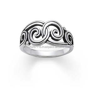 Exquis rond de serviette en métal de luxe avec des accents de perles pour des dîners romantiques aux chandelles ou des fêtes de fiançailles - Product Image 5