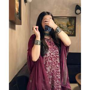 Salwar Kameez en coton de créateur Maruti Creation - Magnifique dupatta et ensemble haut-bas violets pour les occasions spéciales (Taille M) - Product Image 2