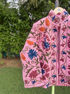 Veste en coton brodée faite à la main de qualité supérieure pour femmes |   Vêtements d'extérieur écologiques, respirants, floraux, mode bohème d'hiver - Product Image 2