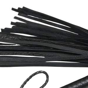 แส้หนังกลับนุ่มพร้อมสายยาวสำหรับการเล่นแบบอ่อนโยน - Product Image 4