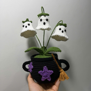 Pot de fleurs fantômes au crochet, pot d'Halloween au crochet, poupée fantôme en crochet faite à la main, joli ornement de plante en pot, cadeau d'Halloween - Product Image 1