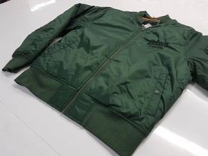 Chaqueta Bomber Verde Personalizada para Hombre, Resistente al Viento, con Tela Transpirable de Alto Rendimiento y Construcción Duradera - Product Image 2