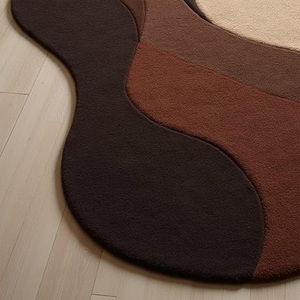 พรมขนสัตว์ทอมือลายคลื่นนามธรรม ดีไซน์ทันสมัยสีน้ำตาลเบจ นุ่มฟู ไม่เหมือนใคร เหมาะสำหรับตกแต่งห้องนั่งเล่นและห้องนอน - Product Image 4