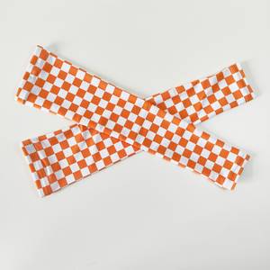 Manchons de cyclisme unisexes orange et blancs à carreaux, anti-UV, compressifs, rafraîchissants, résistants à l'eau, personnalisables par sublimation pour sports de plein air - Product Image 2