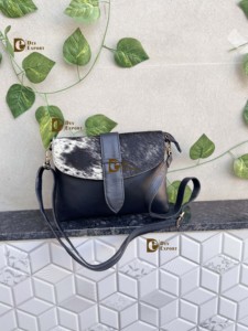 กระเป๋าหนังวัวแท้ ขนสัตว์ธรรมชาติ สะพายข้าง สไตล์ตะวันตก ดีไซน์โดดเด่น ใช้งานได้หลากหลาย - Product Image 2