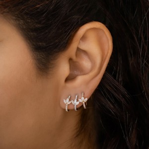 Pendientes de Aro con Diamantes y Flor de Loto en Oro de 18k, Corte Marquesa, Joyería Floral Inspirada en la Naturaleza, Pendientes Elegantes y Delicados - Product Image 1