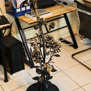 Lampe sur pied en fer forgé de luxe, fabriquée au Vietnam, haute qualité, durable, belle, écologique, décoration intérieure pour salon et chambre. - Product Image 3