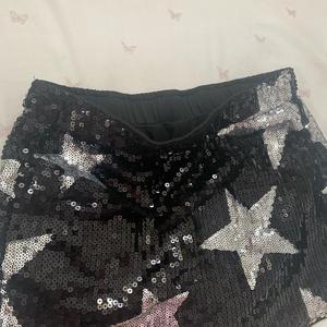 Camisole élégante et tendance pour femme, style doux, en satin uni, ornée de paillettes et de perles, faite à la main avec des franges dorées, écologique et courte. - Product Image 2