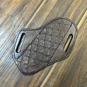 Funda de Cuero para Cuchillo de Caza y Camping con Logotipo Personalizado, Porte Horizontal, Venta al por Mayor en Europa, Acero al Carbono de Primera Calidad para Bushcraft - Product Image 4