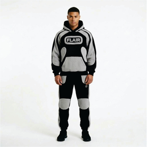 ชุดวอร์มหรูหราแบบหลายเนื้อผ้า – เสื้อฮู้ดดี้เทคโนโลยีพร้อมขอบเชอร์ปา และกางเกงจ็อกเกอร์ทรงเข้ารูปพร้อมลายเชนิลแบรนด์ดิ้ง - Product Image 6