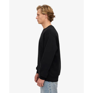Sudadera de punto para hombre con cuello redondo, corte regular, color negro liso, estilo pullover, con logo personalizado y estampado en relieve. - Product Image 2