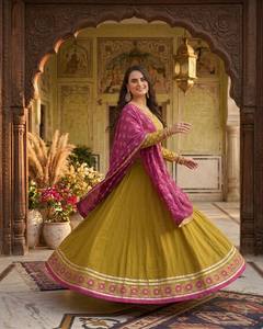Robe traditionnelle indienne pakistanaise Lehenga Choli pour femmes, longue, brodée, couleur moutarde rose, en polyester, pour mariage - Product Image 3
