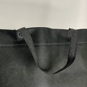 Bolsas no tejidas OEM/ODM con sellado térmico, bolsas D-cut con logo a color, serigrafía en Vietnam, venta directa de fábrica de bolsas de PP - Product Image 5