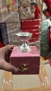 INDIA GIFT HUB Portavelas de Plata Alemana Hecho a Mano con Diseño Floral, Caja de Regalo de Terciopelo para Navidad, Hogar, Mandir, Templo, Aarti - Product Image 3