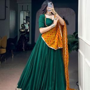 Lehenga Choli Premium con Costuras Chinon, Encaje con Diseño en Relieve y Dupatta de Georgette Estampado, Precio al por Mayor por Royal Exports - Product Image 2
