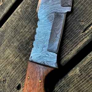 Couteau de chasse et de survie Damas de haute qualité, personnalisé, en gros, avec manche en bois, lame pleine en acier, pour activités de plein air et bushcraft - Product Image 4