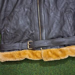 Chaqueta de cuero negro de vaca de primera calidad hecha a mano para hombre, con cuello de piel sintética, estilo shearling cálido, chaqueta bomber moderna personalizada. - Product Image 5