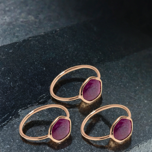 Anillo Unisex Hecho a Mano en Oro de 18K con Rubí Natural Trapiche, Joyería de Diseño Étnico para Bodas y Fiestas - Product Image 2