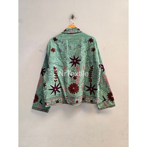 เสื้อแจ็คเก็ตกำมะหยี่ปักลายดอกไม้ คอจีน สไตล์ Prairie Chic สำหรับผู้หญิง แขนยาว ความยาวปกติ ติดกระดุมแถวเดียว เหมาะสำหรับฤดูใบไม้ผลิ - Product Image 2